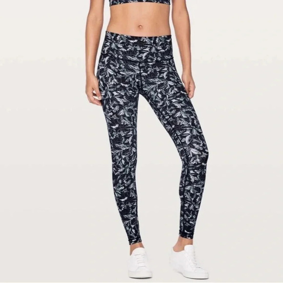 Lululemon sz 4 Wunder Under Hi-Rise Tight 28"
Embellished Multi great pre owned - Picture 8 of 11